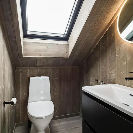 Guest house Solvangtoppen - 30 Min Fra Osl - Jacuzzi - 3 Soverom - 6 Senger 3*